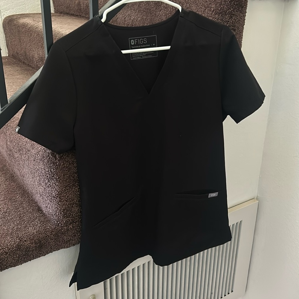 Medium FIGS two pocket black scrub top